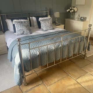 Harvard metal bed frame discount